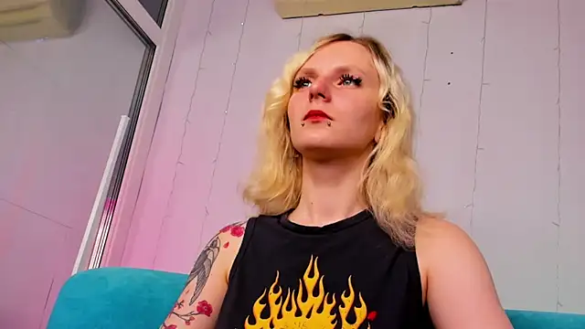 LikiLips online show from 10-10-25, 01:39