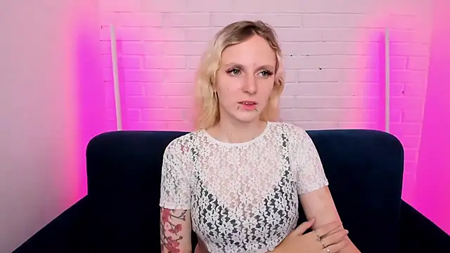 LikiLips online show from 10-30-25, 01:04