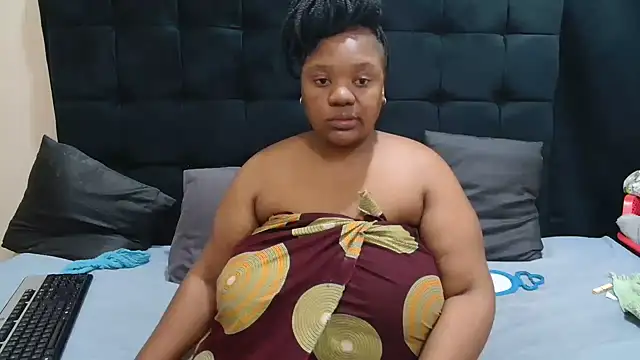 Snapshot of CaramelBootty chatting on 07-13-26, 03:00 CaramelBootty online show from 07-13-26, 03:00