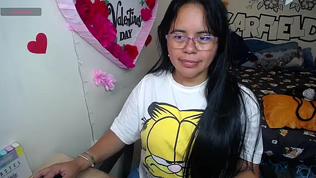 Snapshot of Miss__kendra_ chatting on 05-21-26, 02:36 Miss kendra online show from 05-21-26, 02:36