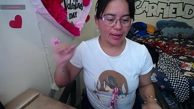 Snapshot of Miss__kendra_ chatting on 06-17-26, 01:54 Miss kendra online show from 06-17-26, 01:54