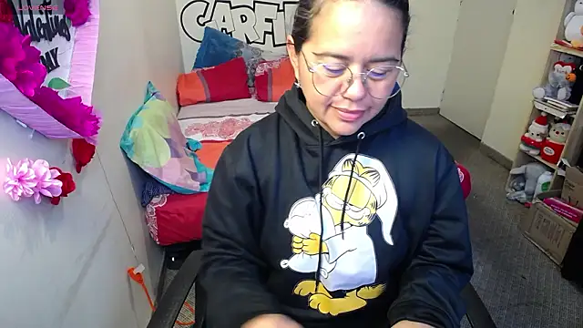 Snapshot of Miss__kendra_ chatting on 02-12-26, 01:33 Miss kendra online show from 02-12-26, 01:33