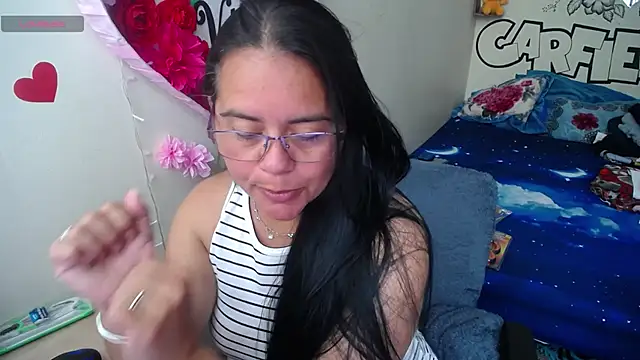 Snapshot of Miss__kendra_ chatting on 04-26-26, 04:15 Miss kendra online show from 04-26-26, 04:15