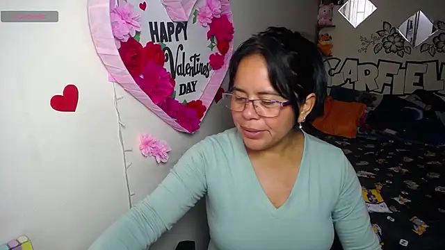 Snapshot of Miss__kendra_ chatting on 05-25-26, 04:17 Miss kendra online show from 05-25-26, 04:17