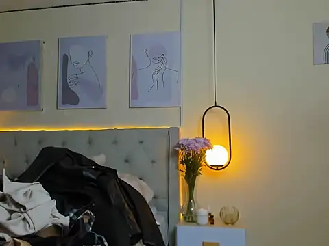 Chloe Celeste online show from 11-14-25, 12:47