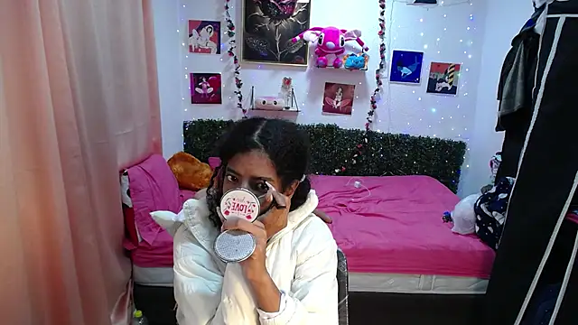 Snapshot of thianahorny chatting on 04-22-26, 12:56 thianahorny online show from 04-22-26, 12:56