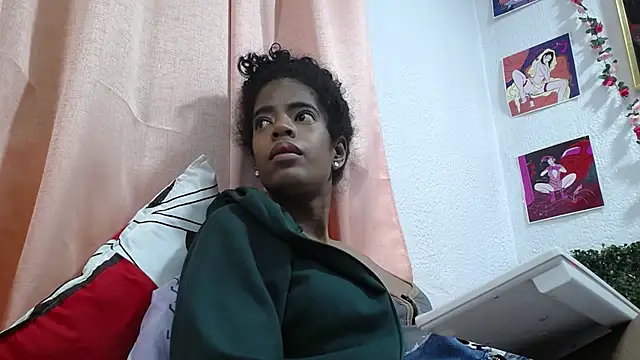 Snapshot of thianahorny chatting on 05-15-26, 01:25 thianahorny online show from 05-15-26, 01:25