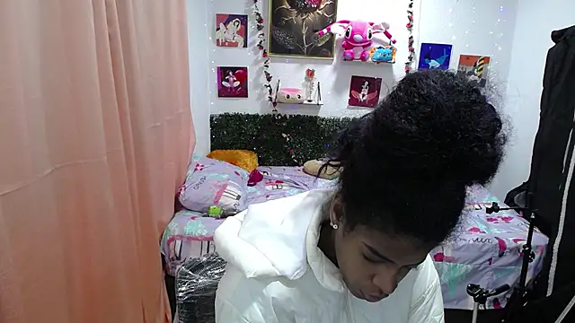 Snapshot of thianahorny chatting on 04-18-26, 12:40 thianahorny online show from 04-18-26, 12:40