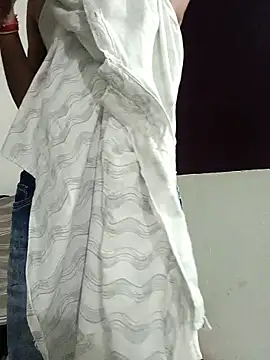 Snapshot of Jahnvi_Kapoor chatting on 10-10-25, 03:46 Jahnvi Kapoor online show from 10-10-25, 03:46