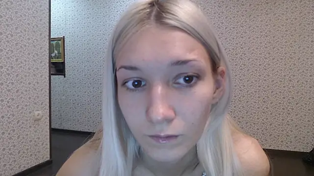 Snapshot of maybe_doll chatting on 10-09-25, 06:08 maybe doll online show from 10-09-25, 06:08