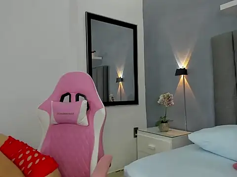 laura maite  online show from 11-26-25, 12:16