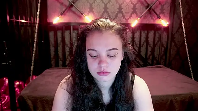 SnowWhiti online show from 04-25-26, 07:11