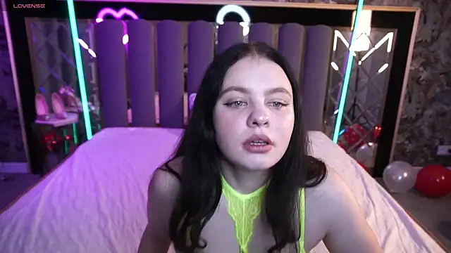 SnowWhiti online show from 02-07-26, 08:06