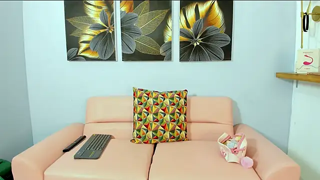 Snapshot of daniella_molina1 chatting on 10-10-25, 01:56 daniella molina1 online show from 10-10-25, 01:56