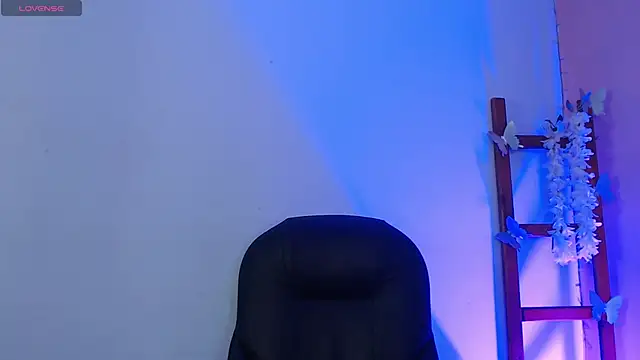 SweetRenata  online show from 10-31-25, 11:18