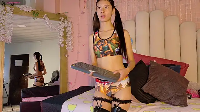 SweetRenata  online show from 05-15-26, 01:09