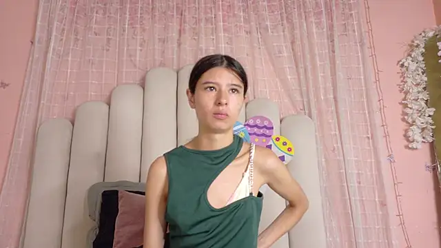 SweetRenata  online show from 04-17-26, 12:41