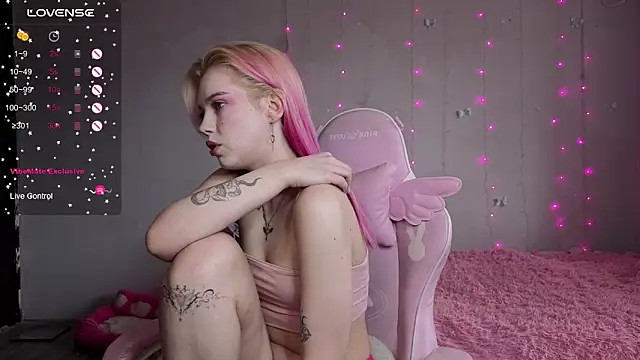 myprettylola online show from 05-10-26, 12:09