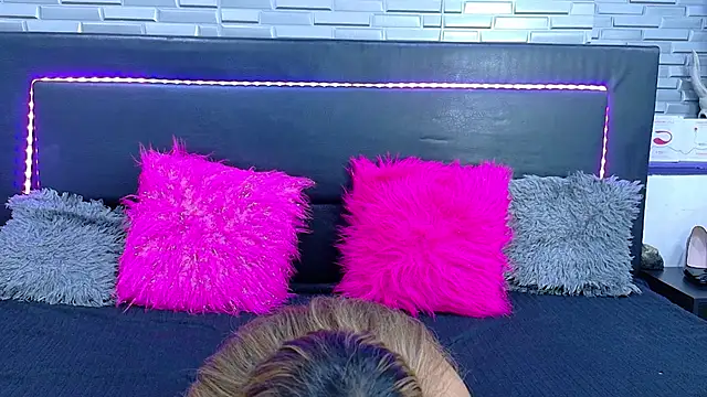 Snapshot of SeraphynLuxora chatting on 06-19-26, 03:45 SeraphynLuxora online show from 06-19-26, 03:45