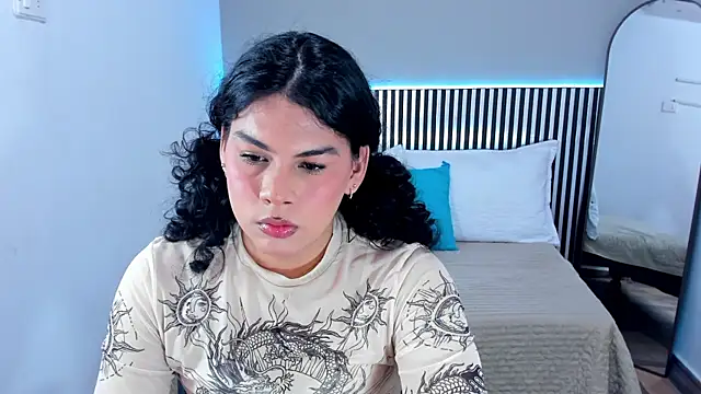 Snapshot of Little_Alli chatting on 10-15-25, 07:33 Little Alli online show from 10-15-25, 07:33