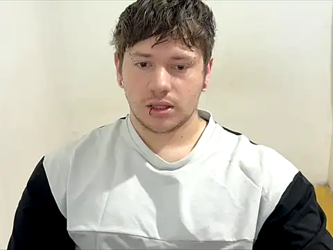 Snapshot of Skol_100802 chatting on 05-01-26, 01:49 Skol 100802 online show from 05-01-26, 01:49
