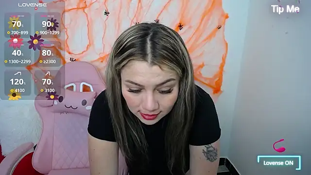Snapshot of Isabella_wish1 chatting on 10-22-25, 01:43 Isabella wish1 online show from 10-22-25, 01:43