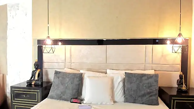 Snapshot of RousseWalker chatting on 11-13-25, 12:09 RousseWalker online show from 11-13-25, 12:09