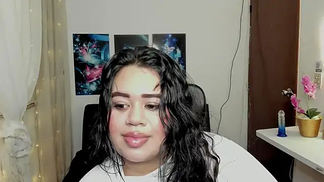 oliviia cute online show from 11-21-25, 05:28