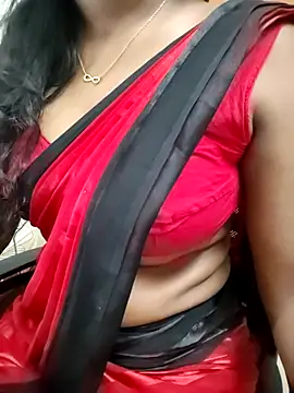 Snapshot of Tamilmallu-duskygirl03 chatting on 06-10-26, 05:41 Tamilmallu-duskygirl03 online show from 06-10-26, 05:41