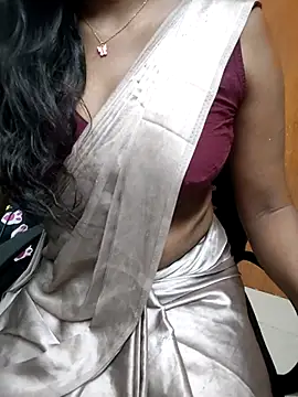 Snapshot of Tamilmallu-duskygirl03 chatting on 06-25-26, 05:18 Tamilmallu-duskygirl03 online show from 06-25-26, 05:18