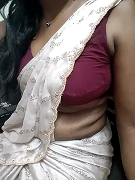 Snapshot of Tamilmallu-duskygirl03 chatting on 07-08-26, 05:19 Tamilmallu-duskygirl03 online show from 07-08-26, 05:19