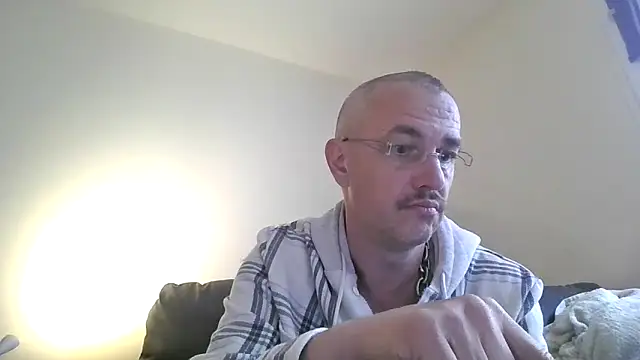 Nyctalopie8579 online show from 05-12-26, 10:21