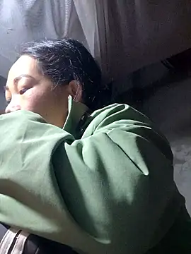 Snapshot of gio-thu chatting on 01-15-26, 12:52 gio-thu online show from 01-15-26, 12:52