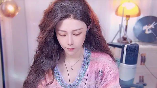 Snapshot of cherry-fa chatting on 10-14-25, 03:18 cherry-fa online show from 10-14-25, 03:18