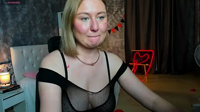 scent  of woman online show from 11-12-25, 01:32