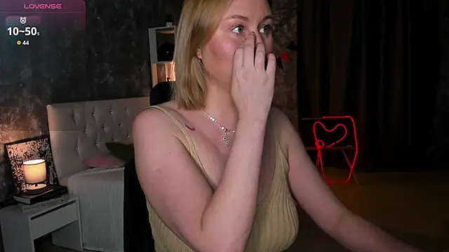 scent  of woman online show from 11-20-25, 01:50