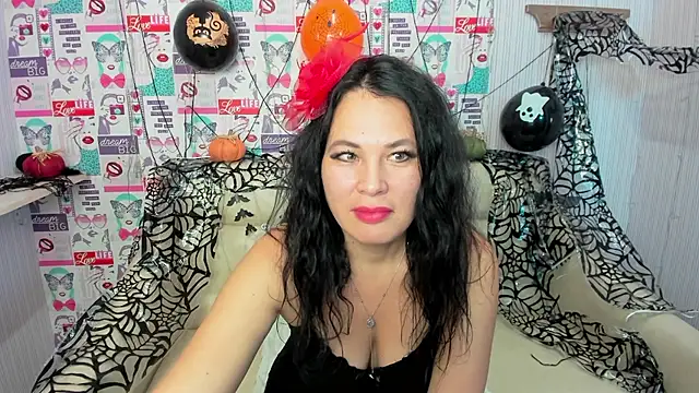 Victoria Panther online show from 10-31-25, 07:16