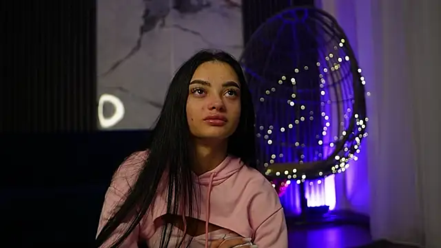 RachelRavee online show from 11-29-25, 05:18