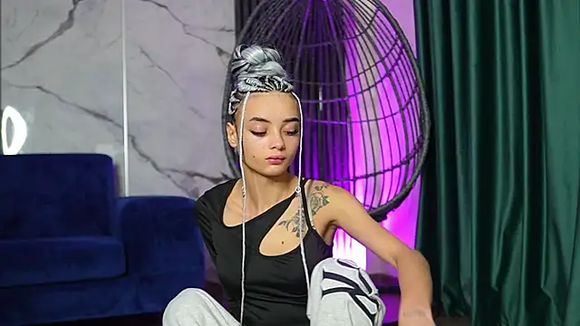 RachelRavee online show from 10-27-25, 05:19