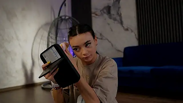 RachelRavee online show from 04-16-26, 04:13