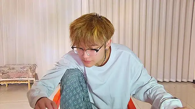Snapshot of KK-cuteboy chatting on 04-14-26, 06:24 KK-cuteboy online show from 04-14-26, 06:24