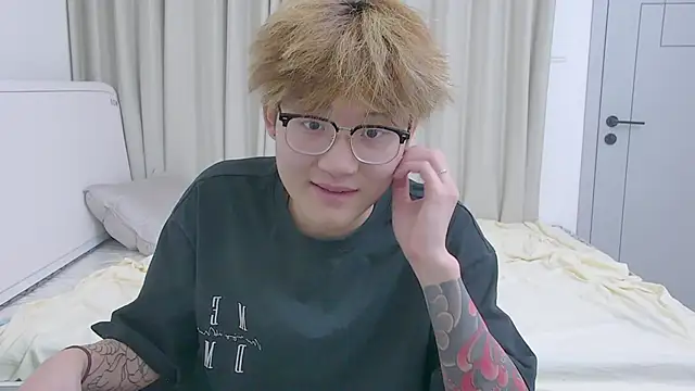 Snapshot of KK-cuteboy chatting on 04-04-26, 10:11 KK-cuteboy online show from 04-04-26, 10:11
