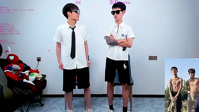 KK-cuteboy online show from 10-22-25, 11:42