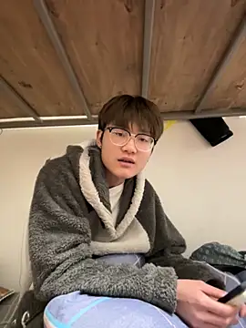 KK-cuteboy online show from 12-04-25, 02:49