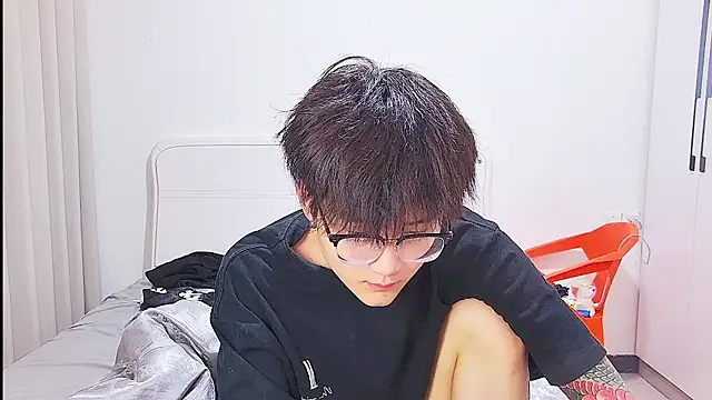 Snapshot of KK-cuteboy chatting on 06-25-26, 12:32 KK-cuteboy online show from 06-25-26, 12:32