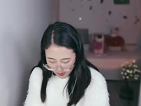 Queena  online show from 01-12-26, 03:35