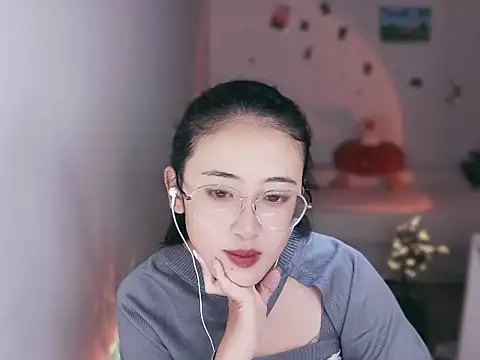 Queena  online show from 12-19-25, 03:36