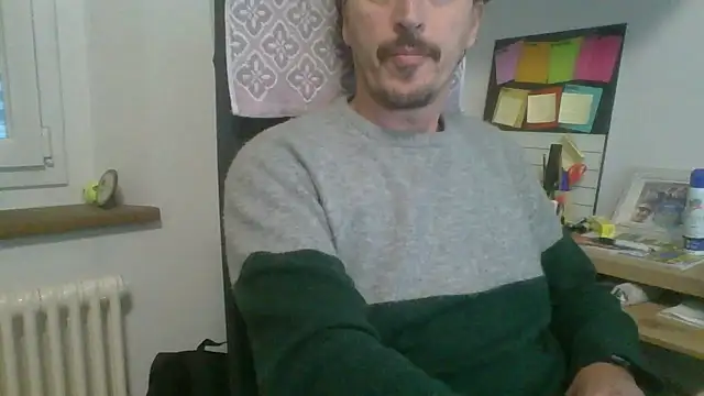 Snapshot of Kawayleo chatting on 10-25-25, 10:10 Kawayleo online show from 10-25-25, 10:10