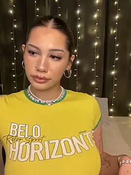 LoraShines online show from 05-22-26, 06:17