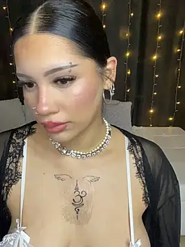 LoraShines online show from 05-21-26, 05:21